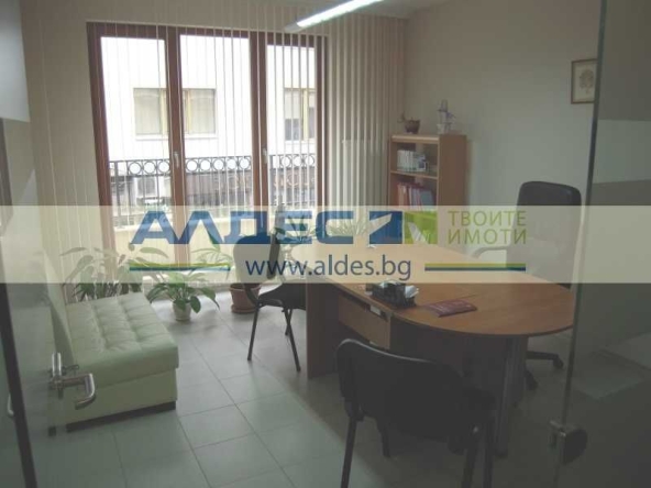 Дава се под наем Офис в София, Център - 105 кв.м за 1555 € - Снимка #1