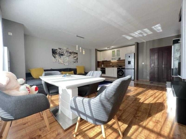 Дава се под наем Двустаен апартамент в Бургас, Възраждане - 80 кв.м за 612 € - Снимка #1