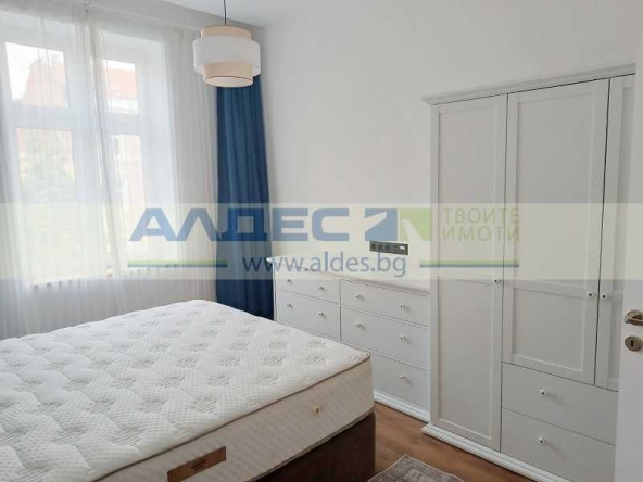 Дава се под наем Тристаен апартамент в София, Център - 95 кв.м за 900 € - Снимка #1