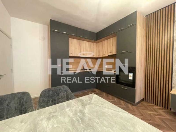 Тристаен апартамент в Пловдив, Център - 70 кв.м за 2057 €/кв.м - Снимка #1