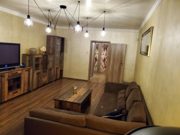 Дава се под наем Двустаен апартамент в София, Изгрев - 85 кв.м за 990 € - Снимка #1