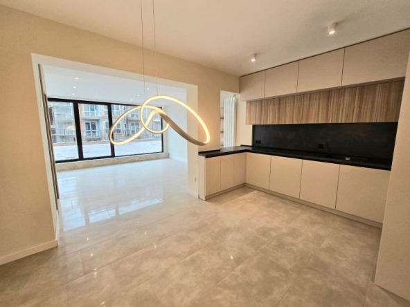 Тристаен апартамент в София, Център - 187 кв.м за 3198 €/кв.м - Снимка #1