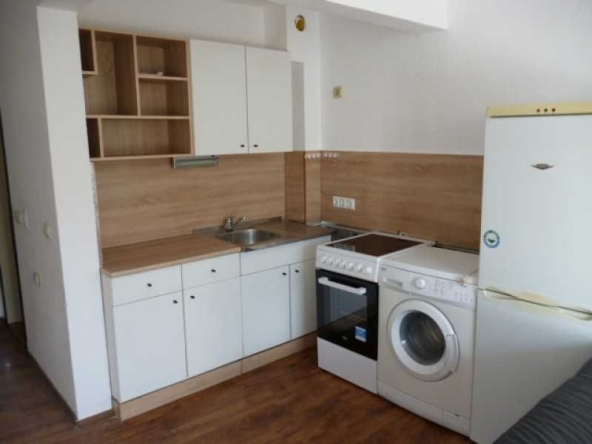 Дава се под наем Двустаен апартамент в Добрич, Център - 55 кв.м за 204 € - Снимка #1