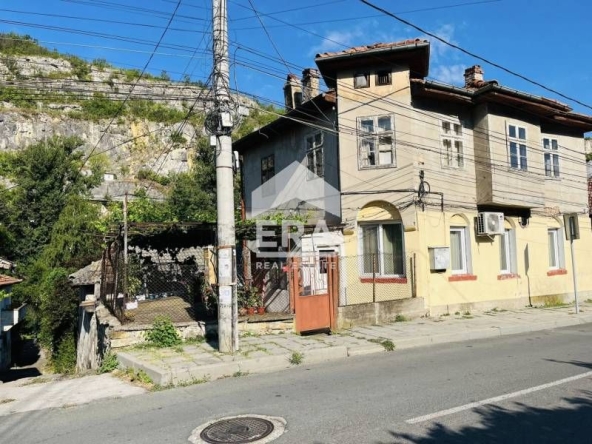 Етаж от къща в Ловеч, Вароша - 54 кв.м за 617 €/кв.м - Снимка #1