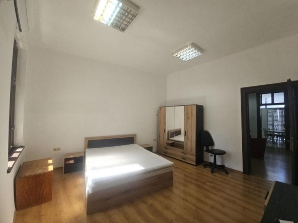 Дава се под наем Двустаен апартамент в Бургас, Център - 55 кв.м за 280.5 € - Снимка #1