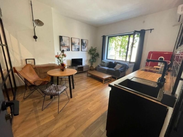 Дава се под наем Тристаен апартамент в София, Център - 60 кв.м за 799 € - Снимка #1