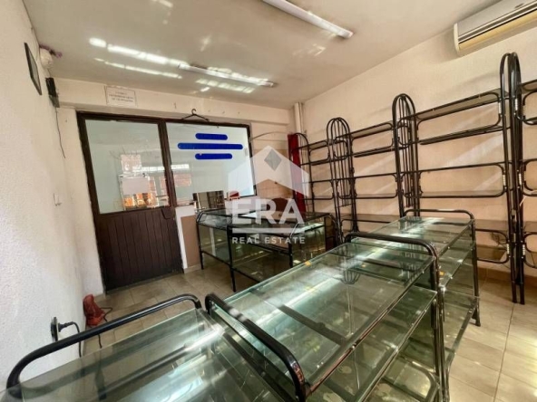 Дава се под наем Магазин в Русе, Централен кооп. пазар - 12 кв.м за 127.5 € - Снимка #1