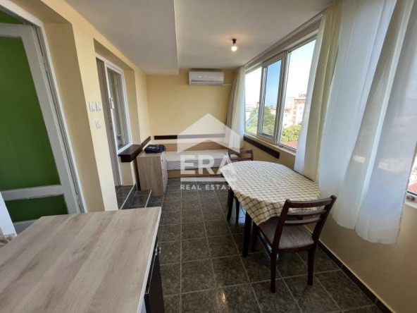 Дава се под наем Двустаен апартамент в Варна, ЖП Гара - 35 кв.м за 204 € - Снимка #1