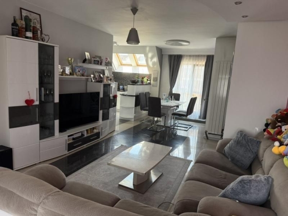 Дава се под наем Тристаен апартамент в София, Младост 3 - 107 кв.м за 899 € - Снимка #1