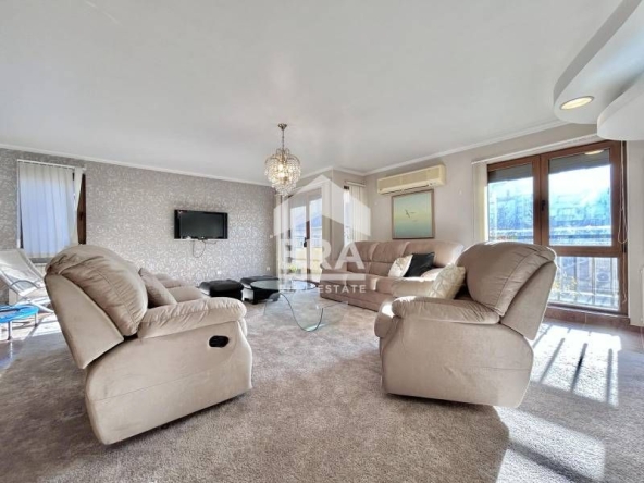 Дава се под наем Тристаен апартамент в София, Център - 138 кв.м за 1800 € - Снимка #1