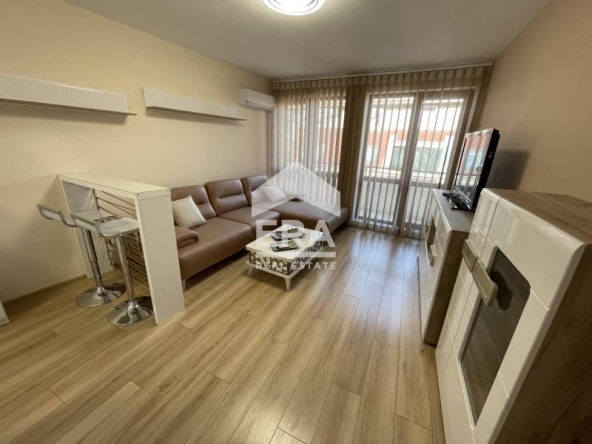 Дава се под наем Тристаен апартамент в Варна, Цветен квартал - 80 кв.м за 742 € - Снимка #1