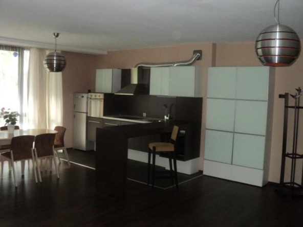 Дава се под наем Тристаен апартамент в София, Витоша - 150 кв.м за 1000 € - Снимка #1