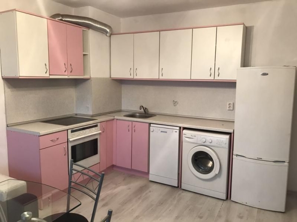 Дава се под наем Двустаен апартамент в Бургас, Изгрев - 42 кв.м за 357 € - Снимка #1