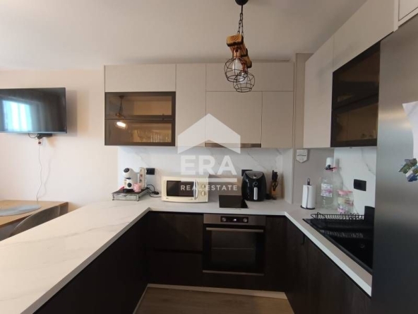 Тристаен апартамент в Варна, Погреби - 86 кв.м за 1913 €/кв.м - Снимка #1