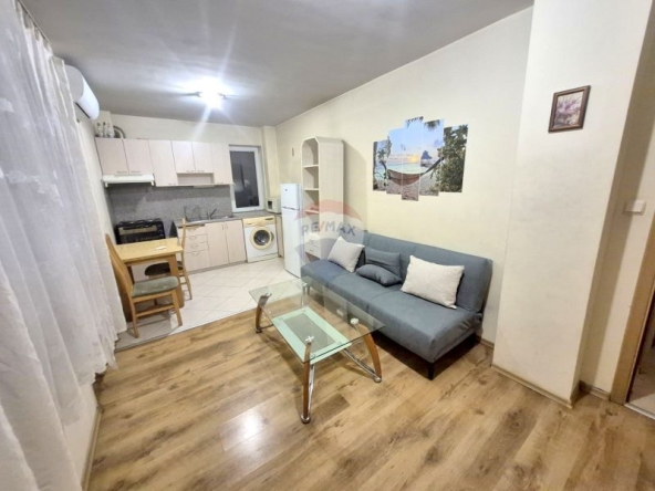 Двустаен апартамент в Варна, Колхозен пазар - 53 кв.м за 7 €/кв.м - Снимка #1