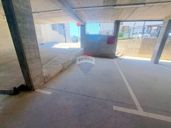 Дава се под наем Гараж / Паркомясто в Варна, Владислав Варненчик - 13 кв.м за 51 € - Снимка #1