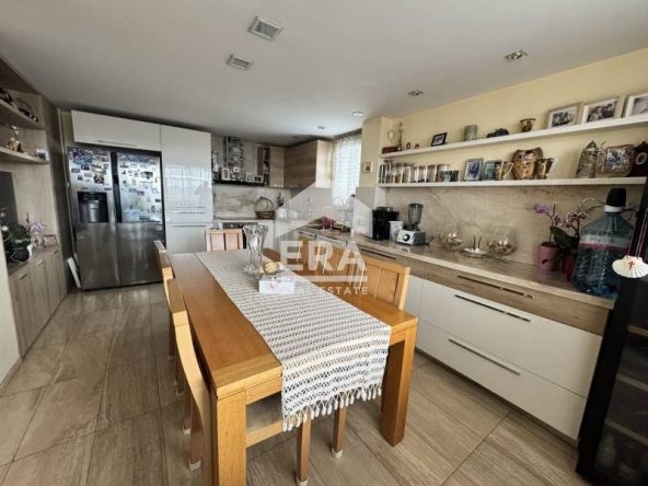 Тристаен апартамент в Варна, Лятно кино Тракия - 108 кв.м за 2407 €/кв.м - Снимка #1