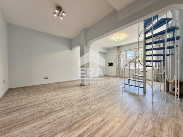 Тристаен апартамент в София, Център - 90 кв.м за 4312 €/кв.м - Снимка #1