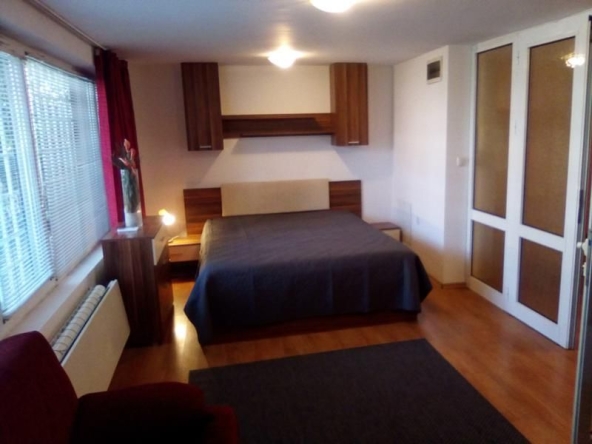 Дава се под наем Двустаен апартамент в София, Център - 45 кв.м за 599 € - Снимка #1