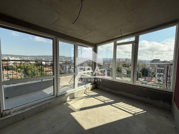 Тристаен апартамент в Варна, Колхозен пазар - 103 кв.м за 1738 €/кв.м - Снимка #1