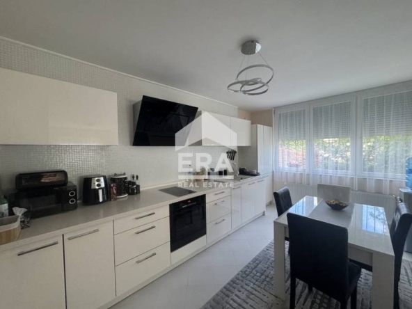 Тристаен апартамент в Русе, Център - 91 кв.м за 2197 €/кв.м - Снимка #1