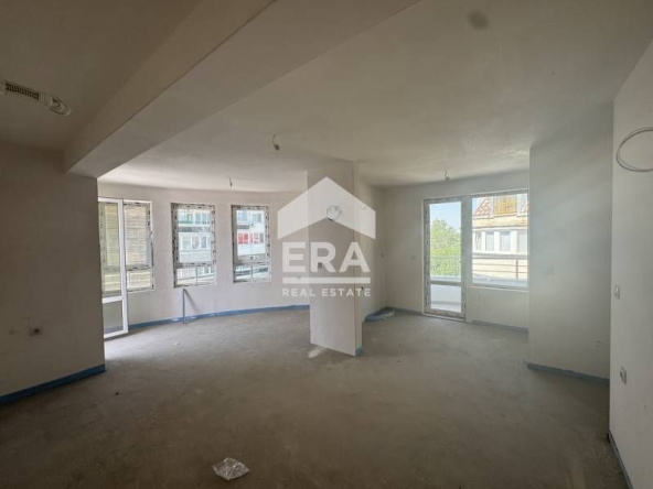 Тристаен апартамент в Русе, Център - 116 кв.м за 1552 €/кв.м - Снимка #1