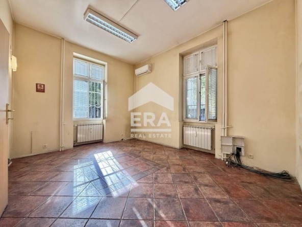 Дава се под наем Офис в София, Център - 80 кв.м за 590 € - Снимка #1