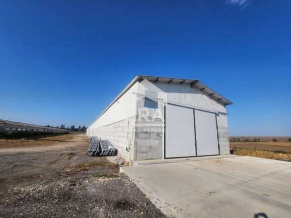 Дава се под наем Склад в с. Червена вода, Област Русе - 2000 кв.м за 4000 € - Снимка #1