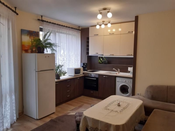 Дава се под наем Двустаен апартамент в Варна, Зимно кино Тракия - 48 кв.м за 430 € - Снимка #1