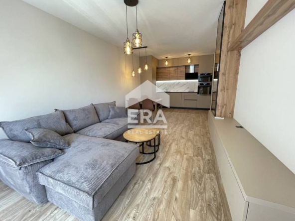 Двустаен апартамент в Варна, Център - 60 кв.м за 13 €/кв.м - Снимка #1