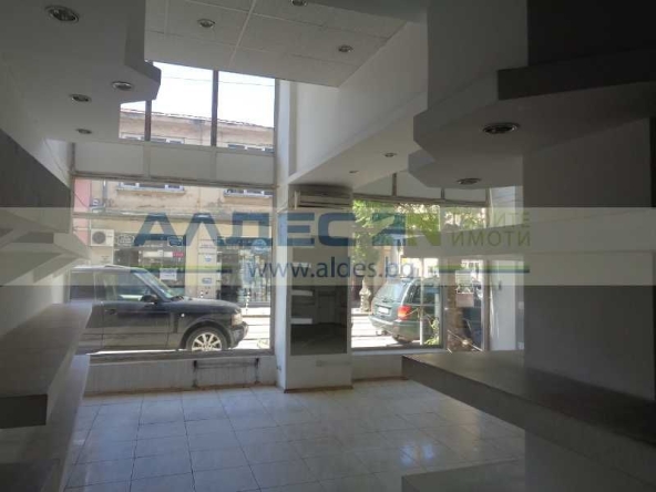 Дава се под наем Магазин в София, Център - 86 кв.м за 2000 € - Снимка #1