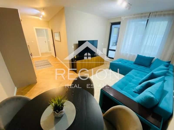 Дава се под наем Тристаен апартамент в Варна, Център - 100 кв.м за 663 € - Снимка #1