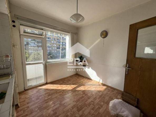 Тристаен апартамент в Хасково, Дружба 1 - 77 кв.м за 1096 €/кв.м - Снимка #1