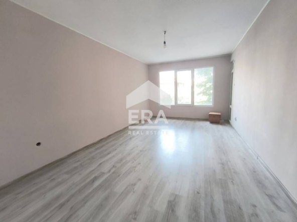 Тристаен апартамент в Хасково, Дружба 1 - 108 кв.м за 1039 €/кв.м - Снимка #1