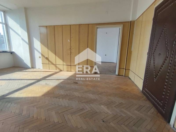 Дава се под наем Офис в Димитровград - 400 кв.м за 918 € - Снимка #1
