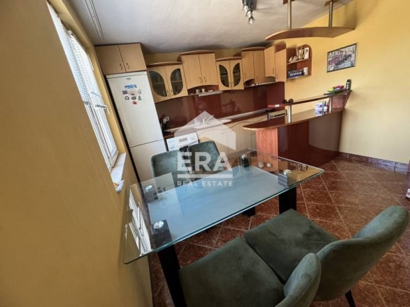 Дава се под наем Двустаен апартамент в Хасково, Тракийски - 70 кв.м за 255 € - Снимка #1