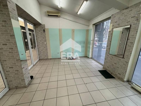 Дава се под наем Магазин в Хасково, Център - 40 кв.м за 112.2 € - Снимка #1