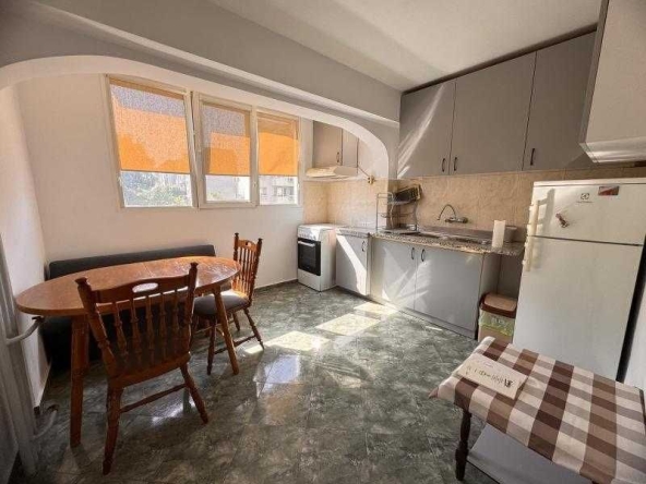 Дава се под наем Тристаен апартамент в Бургас, Славейков - 75 кв.м за 433.5 € - Снимка #1