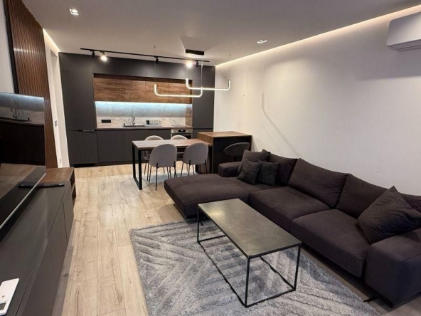 Дава се под наем Тристаен апартамент в Пловдив, Остромила - 100 кв.м за 650 € - Снимка #1