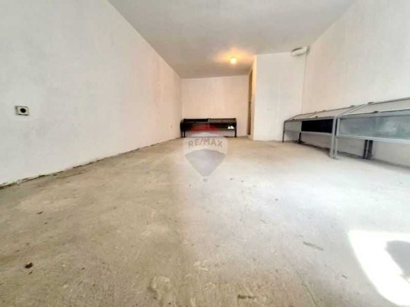 Дава се под наем Гараж / Паркомясто в Варна, Трошево - 26 кв.м за 153 € - Снимка #1