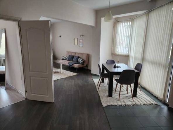 Дава се под наем Тристаен апартамент в София, Оборище - 125 кв.м за 1246 € - Снимка #1