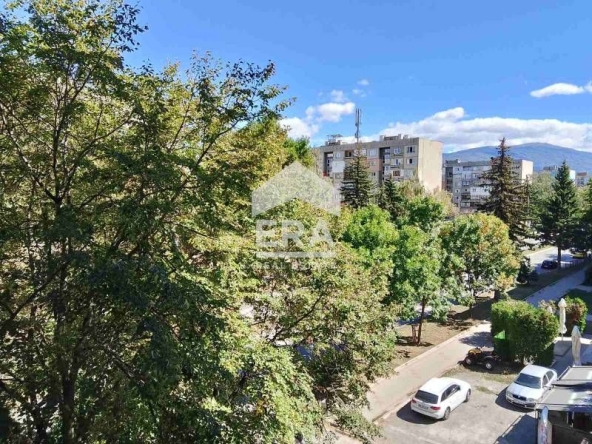 Тристаен апартамент в Перник, Ладовица - 84 кв.м за 1298 €/кв.м - Снимка #1