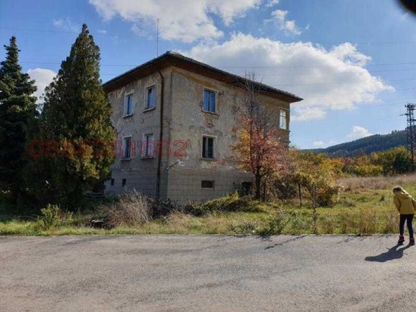 Промишлена сграда в Перник, Калкас - 988 кв.м за 122 €/кв.м - Снимка #1