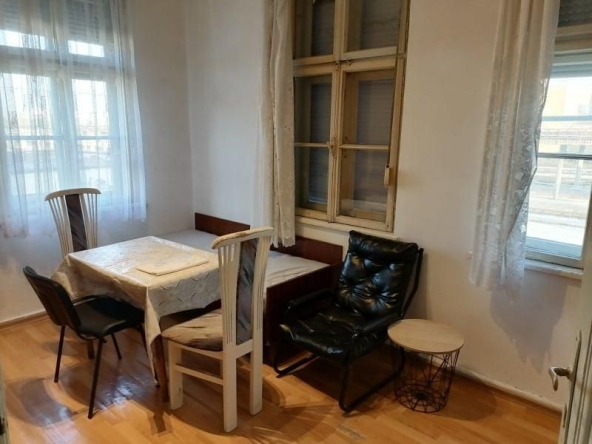 Дава се под наем Двустаен апартамент в Пловдив, Център - 54 кв.м за 306 € - Снимка #1