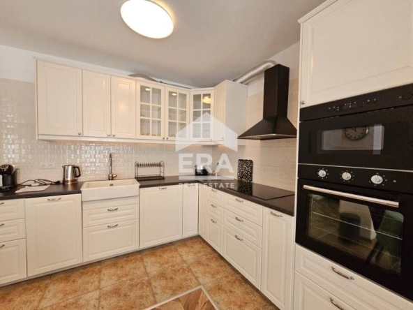 Дава се под наем Тристаен апартамент в Варна, Цветен квартал - 114 кв.м за 850 € - Снимка #1