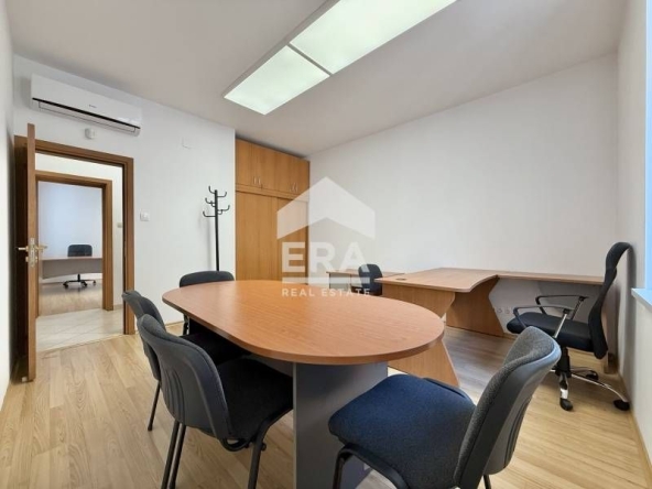 Дава се под наем Офис в София, Център - 92 кв.м за 1656 € - Снимка #1