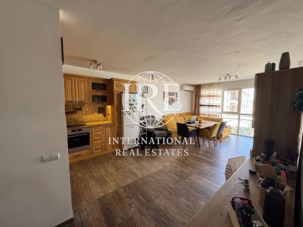 Двустаен апартамент в Варна, Виница - 77 кв.м за 2026 €/кв.м - Снимка #1