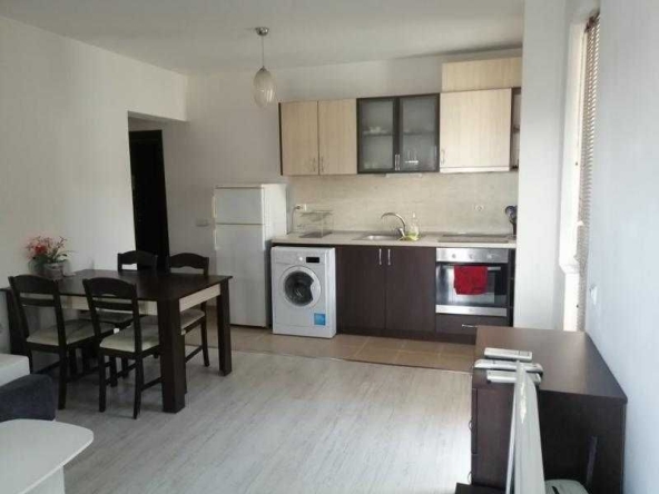 Дава се под наем Тристаен апартамент в Бургас, Лазур - 70 кв.м за 663 € - Снимка #1