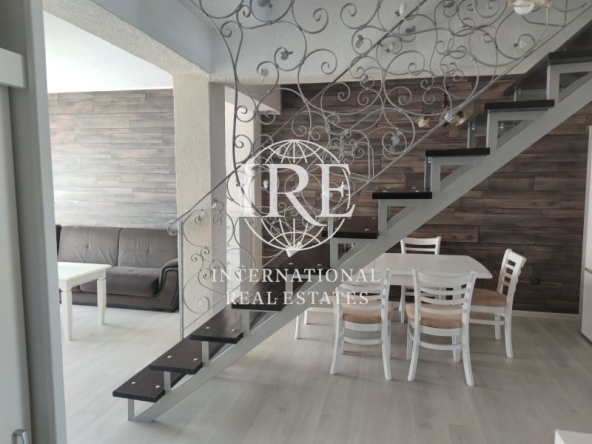 Многостаен апартамент в Варна, Колхозен пазар - 210 кв.м за 1953 €/кв.м - Снимка #1