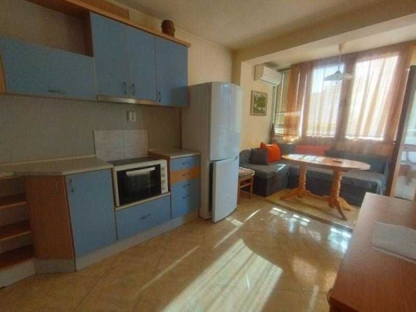 Дава се под наем Двустаен апартамент в Бургас, Лазур - 55 кв.м за 346.8 € - Снимка #1